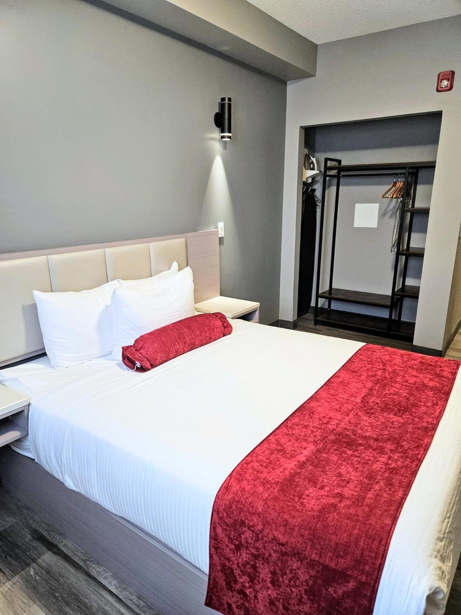 Ramada By Wyndham West Edmonton Hotel & Suites Eksteriør bilde