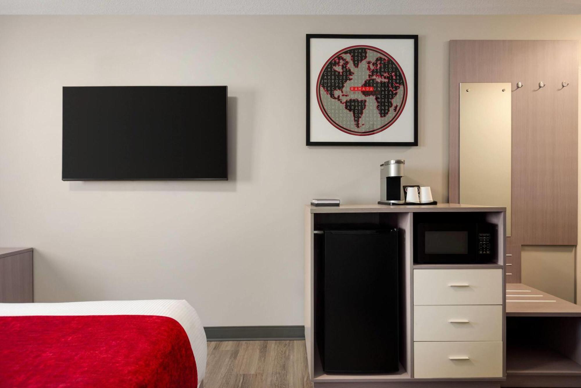 Ramada By Wyndham West Edmonton Hotel & Suites Eksteriør bilde