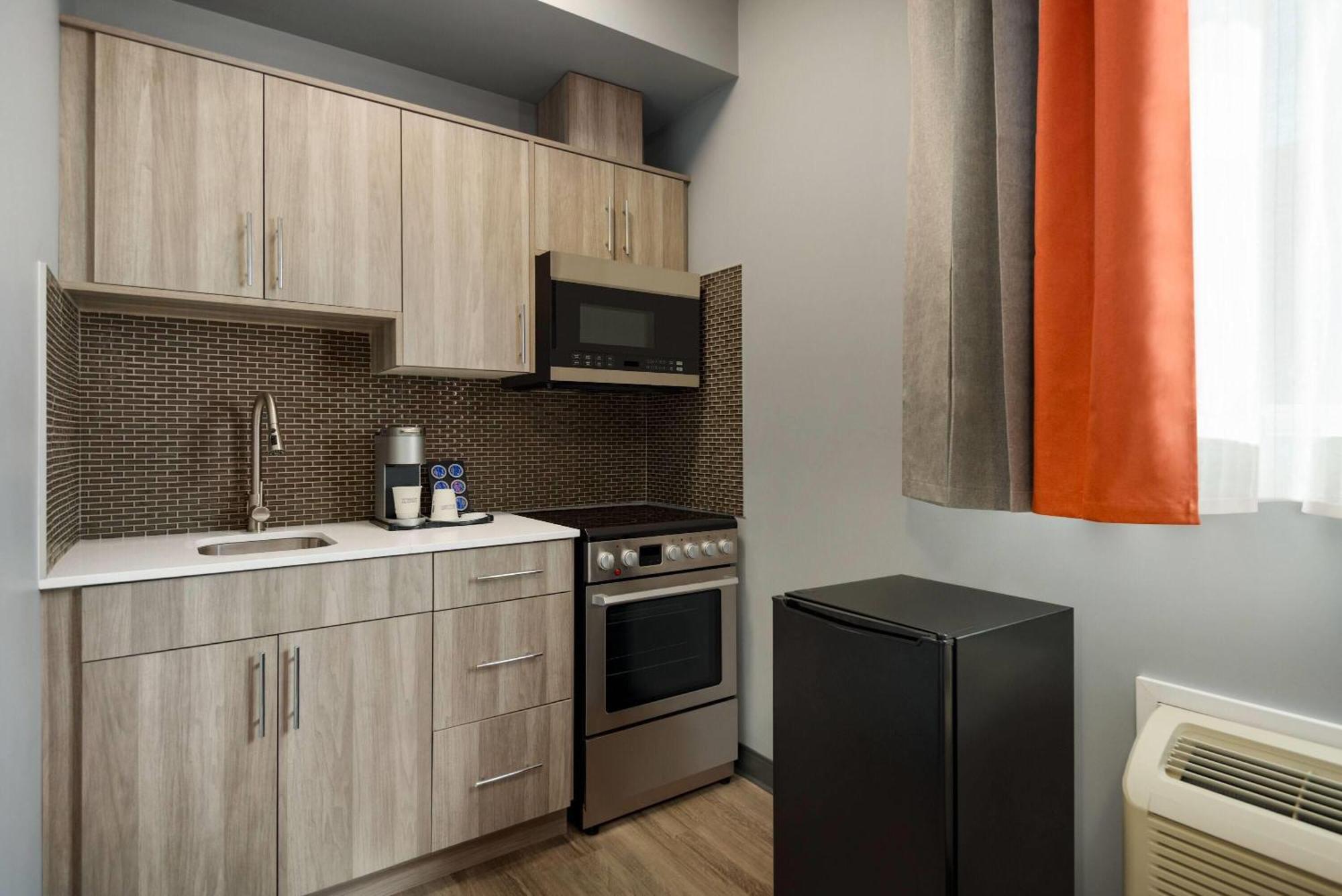 Ramada By Wyndham West Edmonton Hotel & Suites Eksteriør bilde